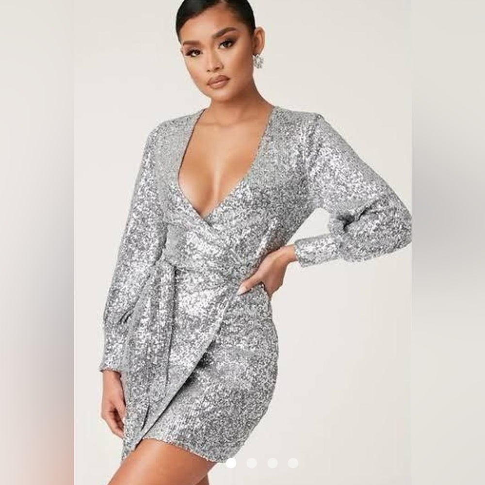 ποΈMeshki XXS Silver Sequin Dress